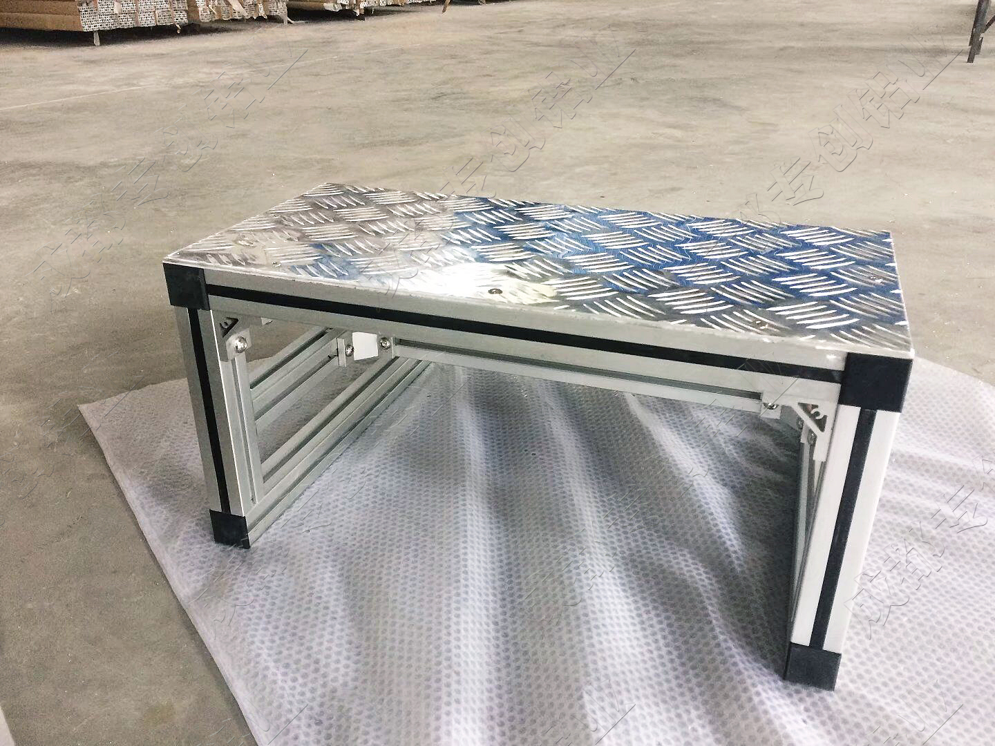 踏臺工業(yè)鋁型材配件